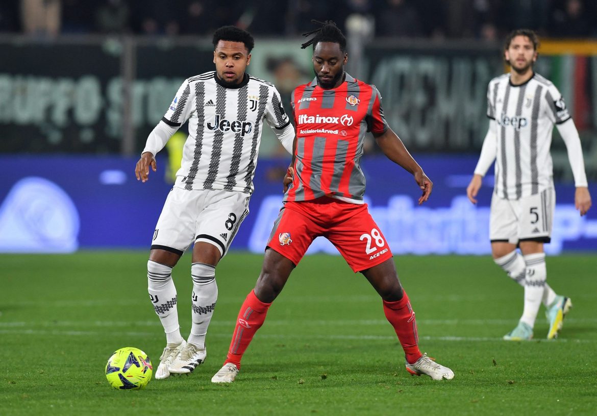 Leeds in "talks" over Weston McKennie swoop